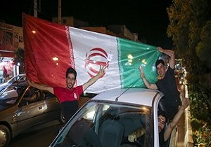 اقتدار تیم ملی فوتبال مردم  قم را به خیابان‌ها کشاند