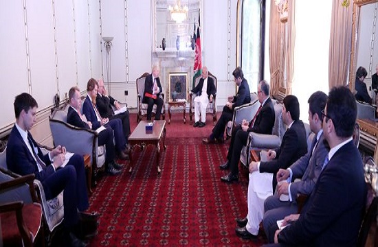 انگیزه اصلی سفر وزیر خارجه انگلیس به افغانستان لو رفت + عکس انگیزه اصلی سفر وزیر خارجه انگلیس به افغانستان لو رفت + عکس