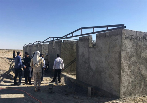 اینجا 
