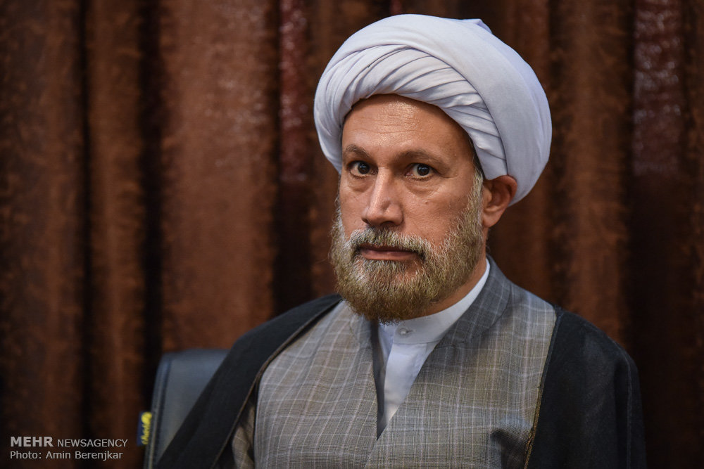 شادی و نشاط در دهه کرامت مورد توجه قرار گیرد