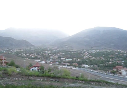 نمایی زیبا از شهر گل و گلاب قمصر + فیلم