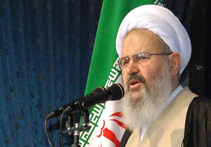 استکبار جهانی درصدد فاصله انداختن بین مردم و نظام است