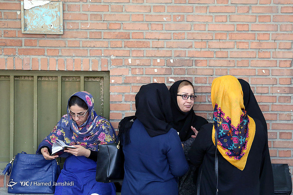 اشک و لبخندهایی که کنکور رقم می زند/ آزمونی که آخر دنیا نیست/ تیک تیک ساعت خبر از برگزاری کنکور می دهد/ ضربان قلب داوطلبان هر لحظه بیشتر شنیده می شود/ غول علمی که دیگر غول نیست/ تیک تیک روز سرنوشت ساز دانش اموزان به صدا درآمد