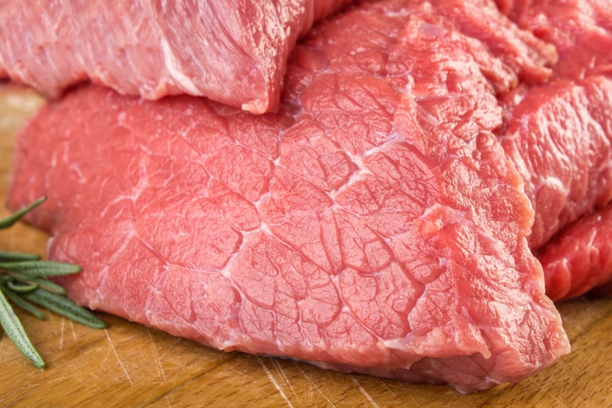 نرخ مصوب گوشت شتر و انواع مشتقات آن در غرفه تره بار