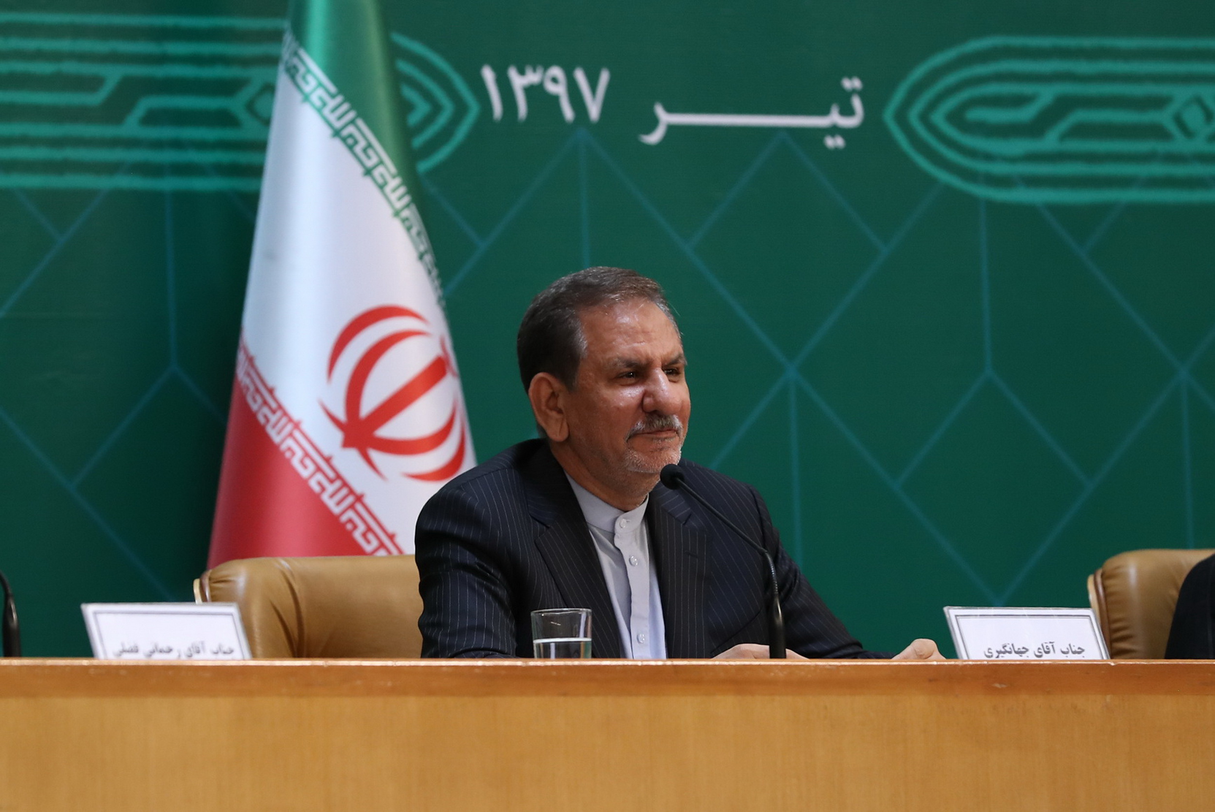 کسانی که در شرایط فعلی فقط به جیب خود فکر می&zwnj;کنند خائن هستند/اگر با جدیت پای کار بایستیم دشمن را ذلیل خواهیم کرد