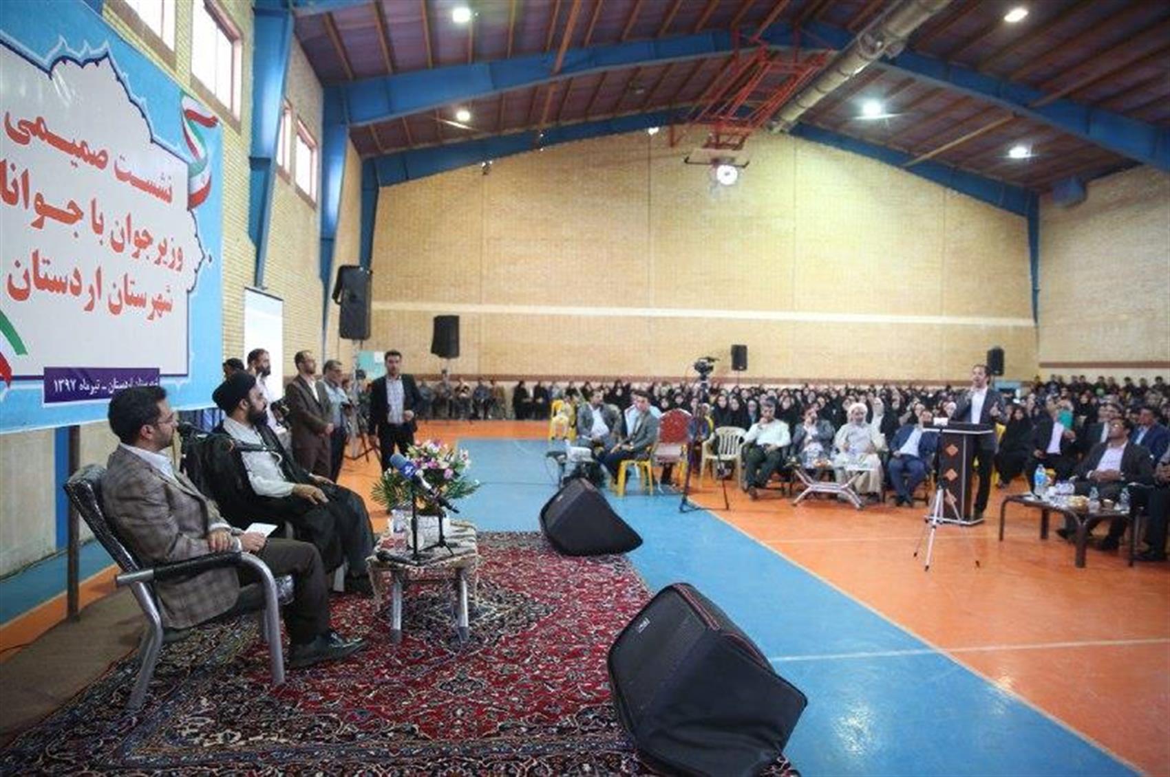 آذری جهرمی: مطالبه گری جوانان باید همراه با مطالعه باشد