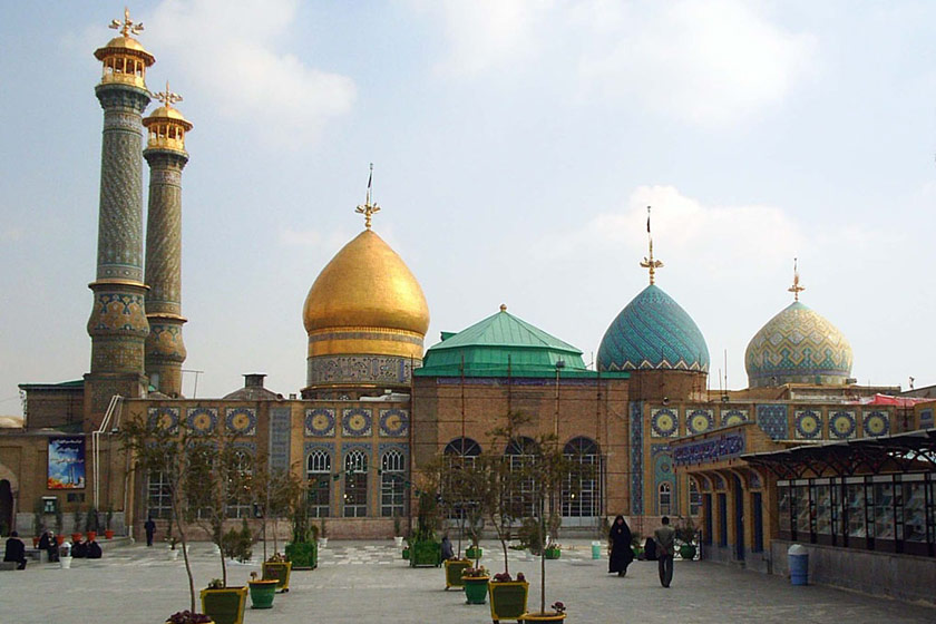 بارگاه عبدالعظیم حسنی در تحولات ایران معاصر چه نقشی داشته است؟