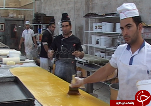 کارآفرین لرستانی با اشتغالزایی بیش از ۱۰۰ نفر در لرستان / تولید شیرینی و ارسال به تمام نقاط کشور + تصاویر