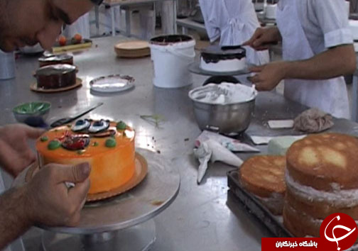 کارآفرین لرستانی با اشتغالزایی بیش از ۱۰۰ نفر در لرستان / تولید شیرینی و ارسال به تمام نقاط کشور + تصاویر
