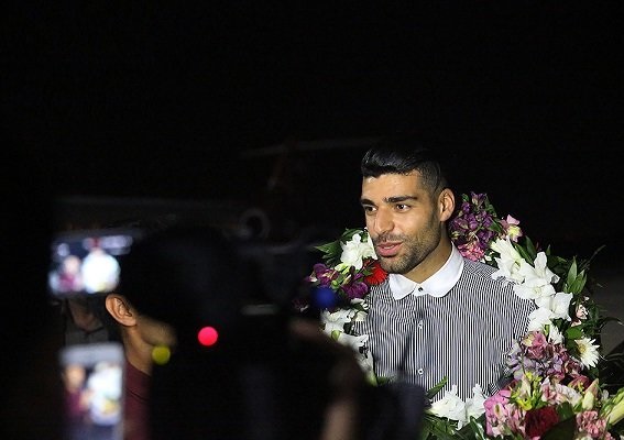 بازیکن بوشهری تیم ملی فوتبال با استقبال مرد وارد بوشهر شد
