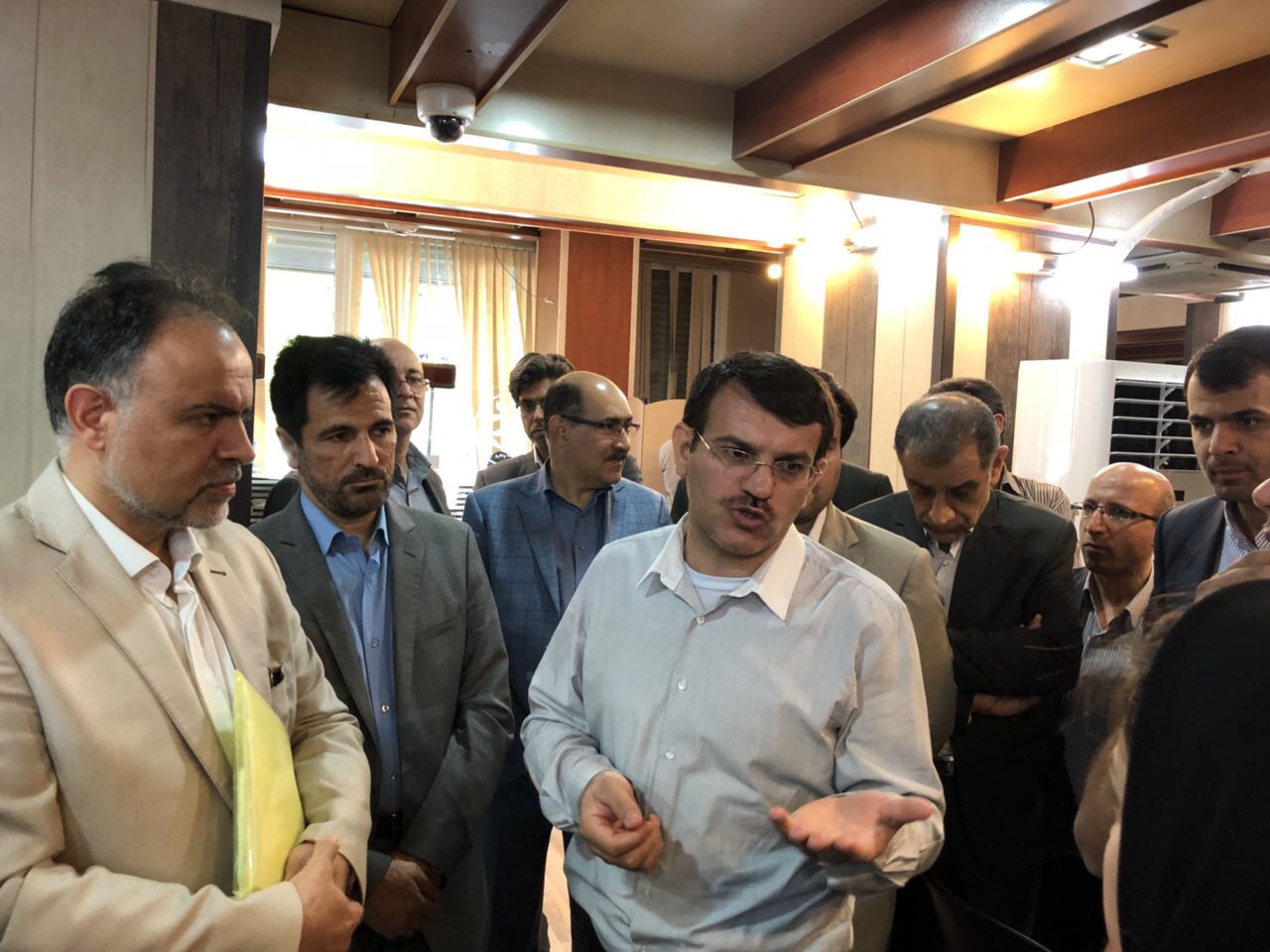 راه اندازى میز خدمت در دستگاه&zwnj;ها با هدف جلوگیرى از فساد ادارى و رشوه