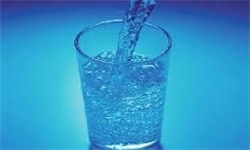 توزیع گسترده آب&zwnj;معدنی و اعزام تانکر آب شرب به شهر&zwnj;های آبادان و خرمشهر