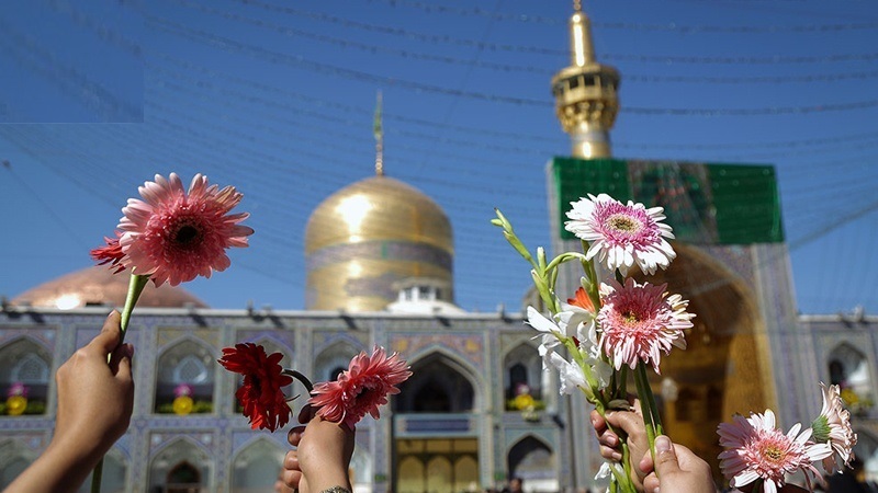 حرم نورانی امام رضا (ع) گلباران می&zwnj;شود