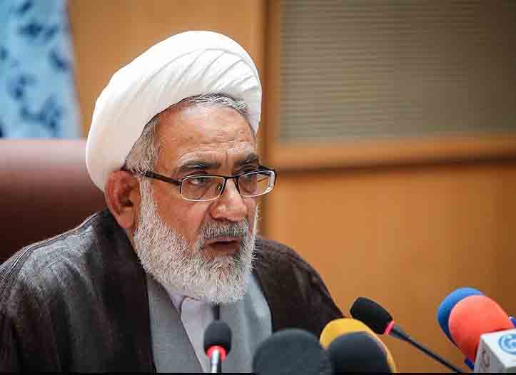 افرادی که در گرانی کالاها و ارز دخالت دارند، قبل از دستگیری از راه خود بازگردند/ اگر کسی در مسیر سیاست های آمریکا گام بردارد، به مردم خیانت کرده است