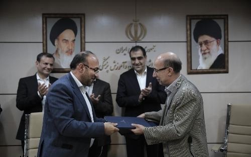 امضای تفاهم نامه وزارت بهداشت و گمرک به منظور رفع موانع ورود مواد اولیه دارو و تجهیزات پزشکی