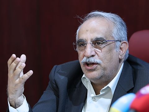 با سوءاستفاده&zwnj;کنندگان از قوانین ارزی به مثابه قاچاقچی برخورد می&zwnj;شود