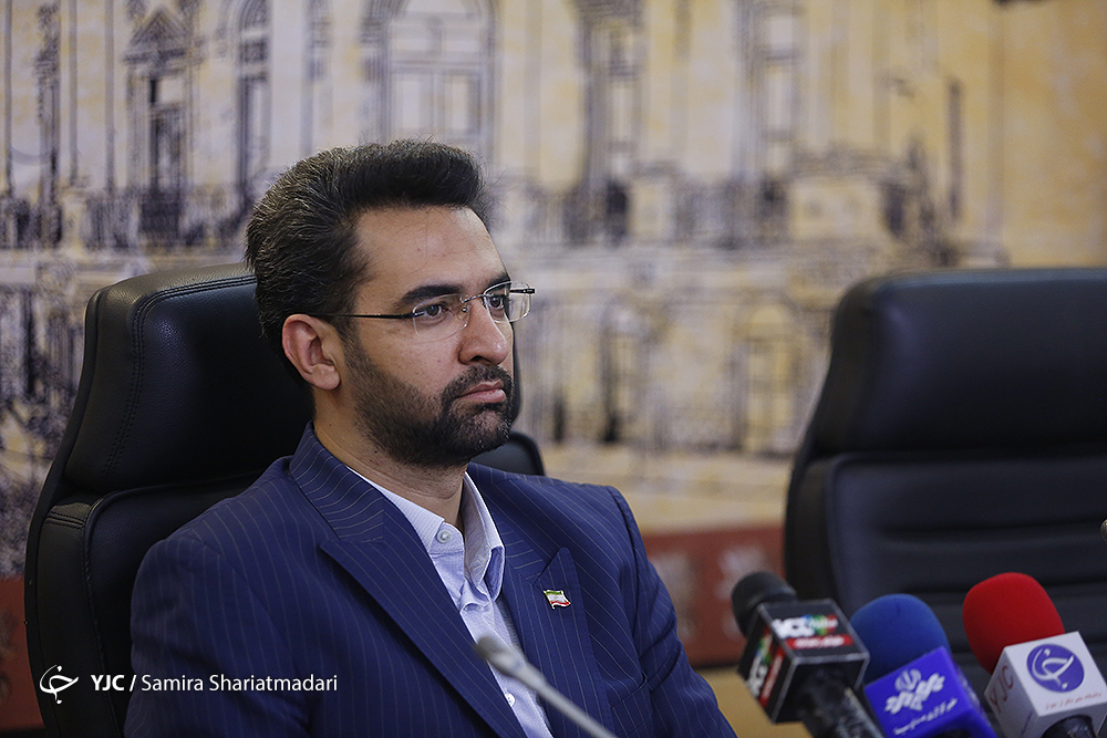 کاریر معترض به گرانی تلفن همراه جوابش را از وزیر گرفت+ تصویر