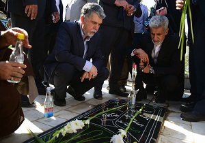 وزیر فرهنگ و ارشاد به مقام شامخ شهدا ادای احترام کرد
