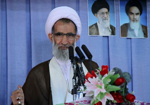 مسئولین برای رفع مشکلات اقتصادی و آشفتگی بازار تلاش کنند