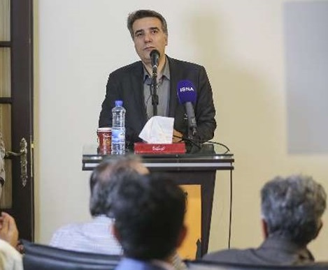 فخر موسیقی ایران روی استیج رفت / فرار هیراد از گوشه رینگ انتقادات
