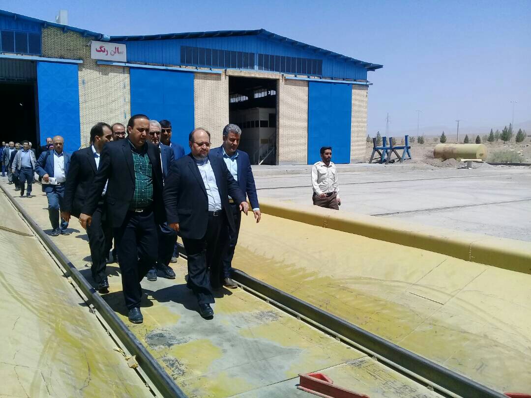بازدید وزیر صنعت ومعدن ازکارخانه واگن سازی زرند