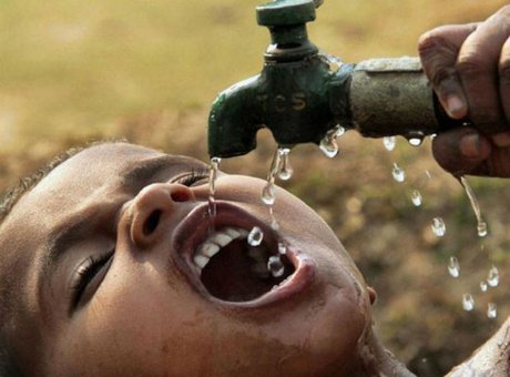 توزیع بیش از ۱۲۰۰ مخزن آب در روستا&zwnj;های تشنه سیستان و بلوچستان