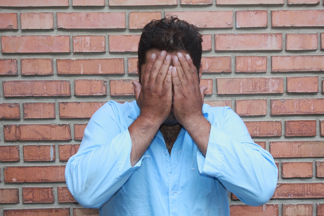قتل دوست صمیمی در حالت مستی/ رهاسازی جسد پتوپیچ مقتول در جوی آب + عکس