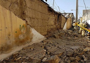ریزش دیوار در اهواز حادثه آفرید