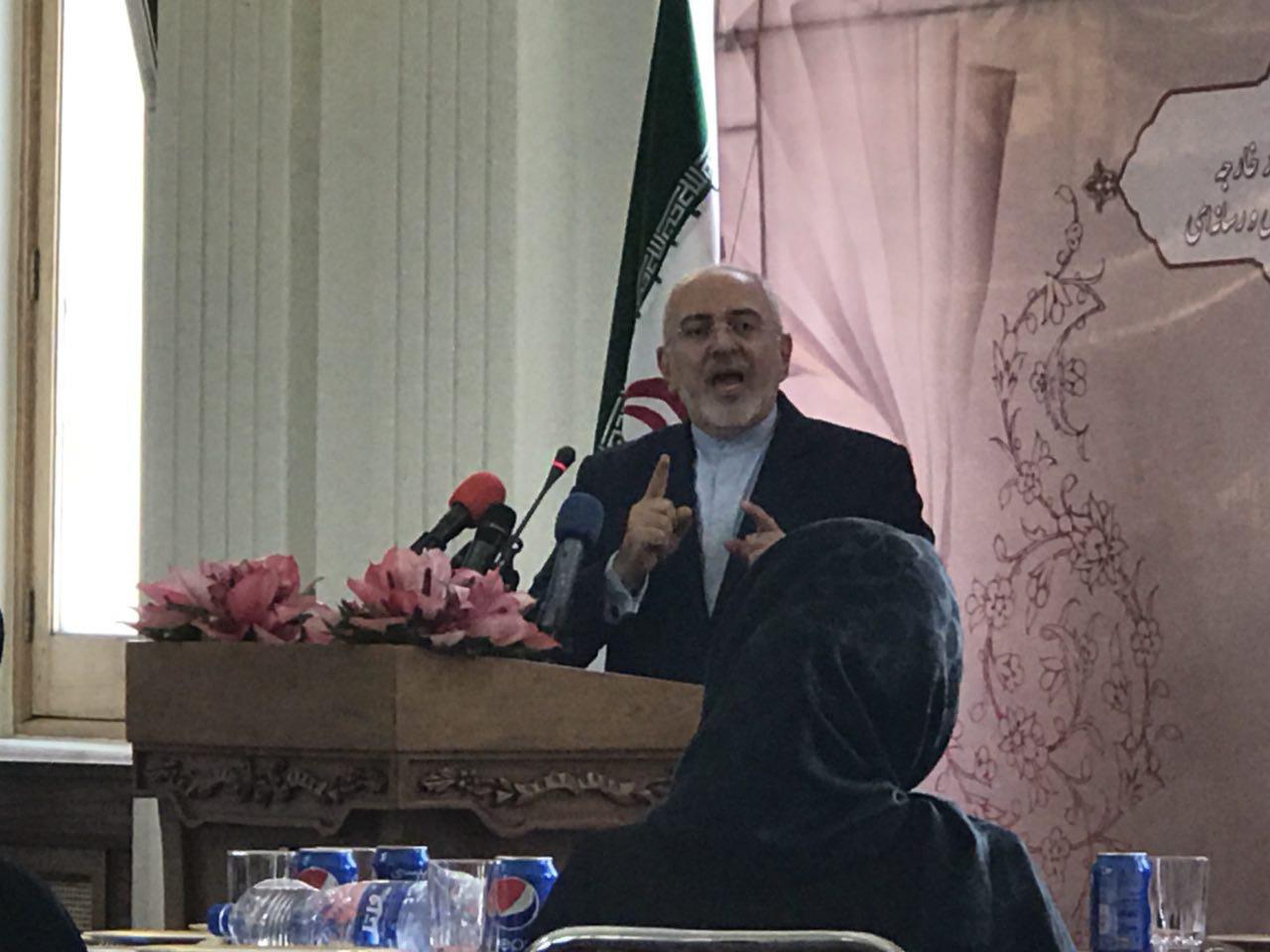 درخواست ترامپ برای مذاکره با ایران نمایش تبلیغاتی است/در وزارت خارجه جناح چپ و راست نداریم