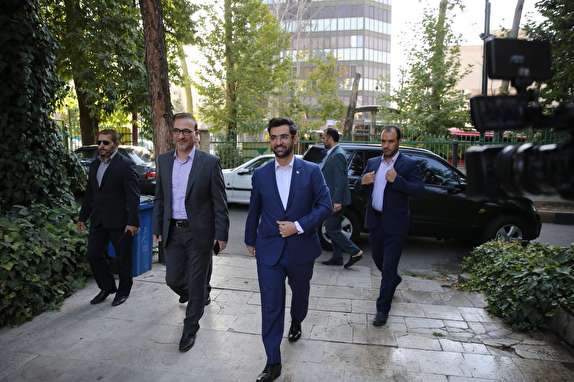 آذری جهرمی از باشگاه خبرنگاران جوان بازدید کرد