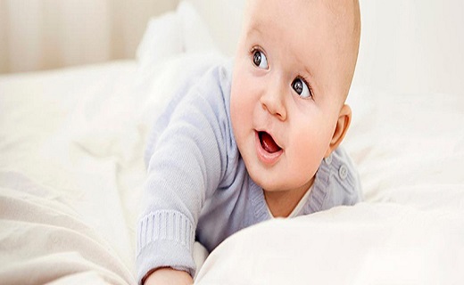 کدام لباس&zwnj; برای نوزاد مناسب&zwnj; است؟