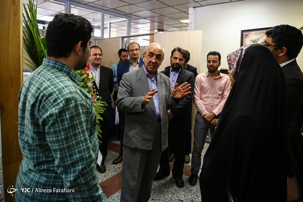 همزمان با روز خبرنگار تعدادی از مسئولان از باشگاه خبرنگاران جوان بازدید کردند +تصاویر