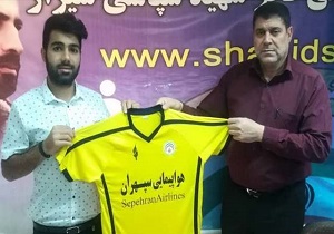 پیوستن هافبک استقلال خوزستان به فجرسپاسی
