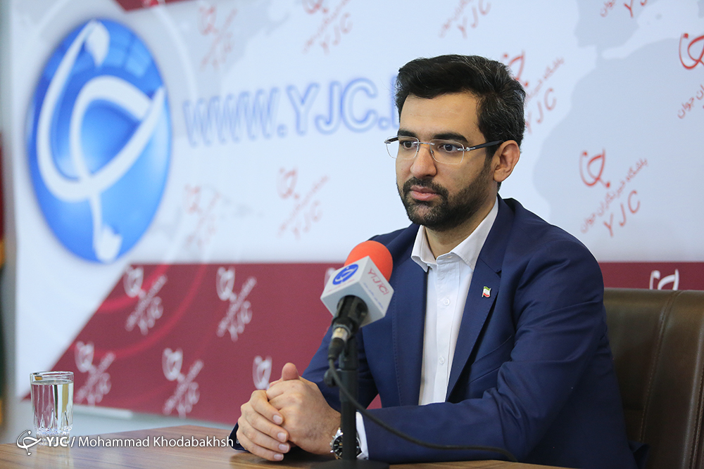 کوهنوردی آذری جهرمی به همراه فرزندانش +تصویر