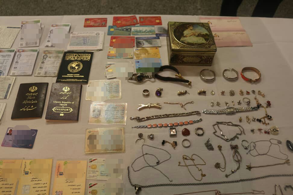 زن شیک پوش سارق محتویات خودروهای شمال تهران به دام افتاد + عکس