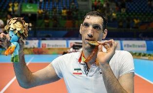 چه باندهای مافیایی وجود دارد که نمی&zwnj;گذارند کار مردمی شود؟/عضو بلندقامت تیم ملی والیبال نشسته ایران ورزشکار برتر جهان