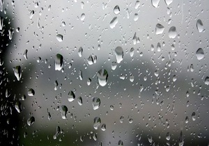 لحظات زیبای بارش باران در بندر انزلی + فیلم