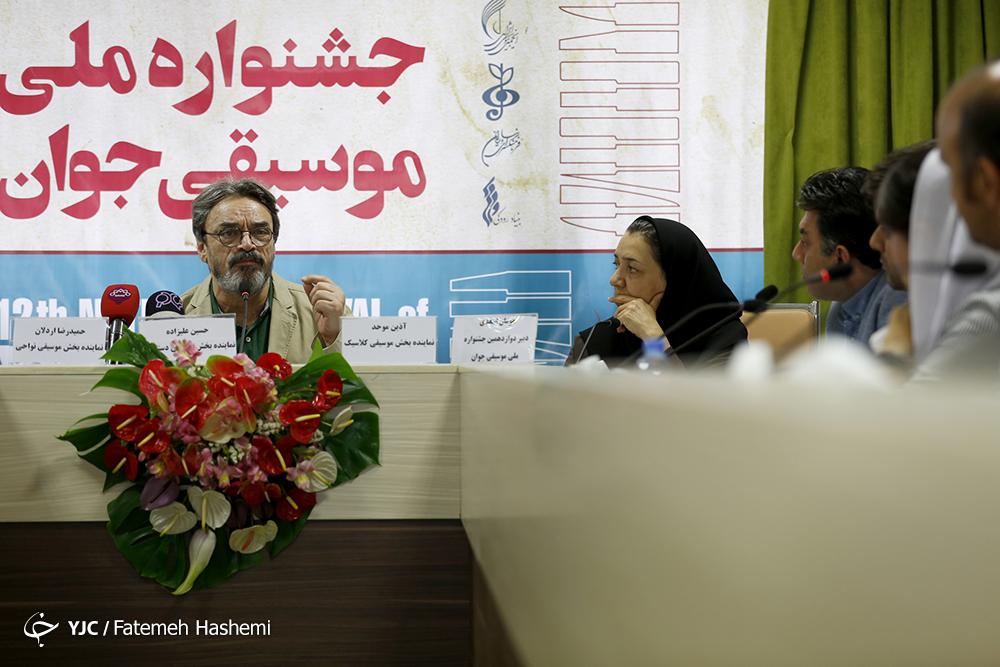 خشم چاووشی از وزارت ارشاد و کنسرت مهران مدیری در برج میلاد