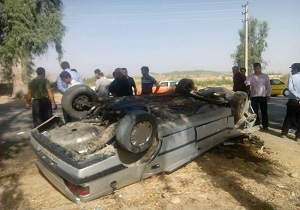 مصدوم شدن 6 نفر بر اثر واژگونی پژو 405