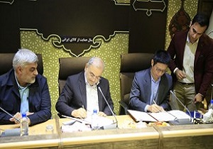 امضای تفاهم نامه احداث نیروگاه برق خورشیدی  بین قم و شرکت چینی