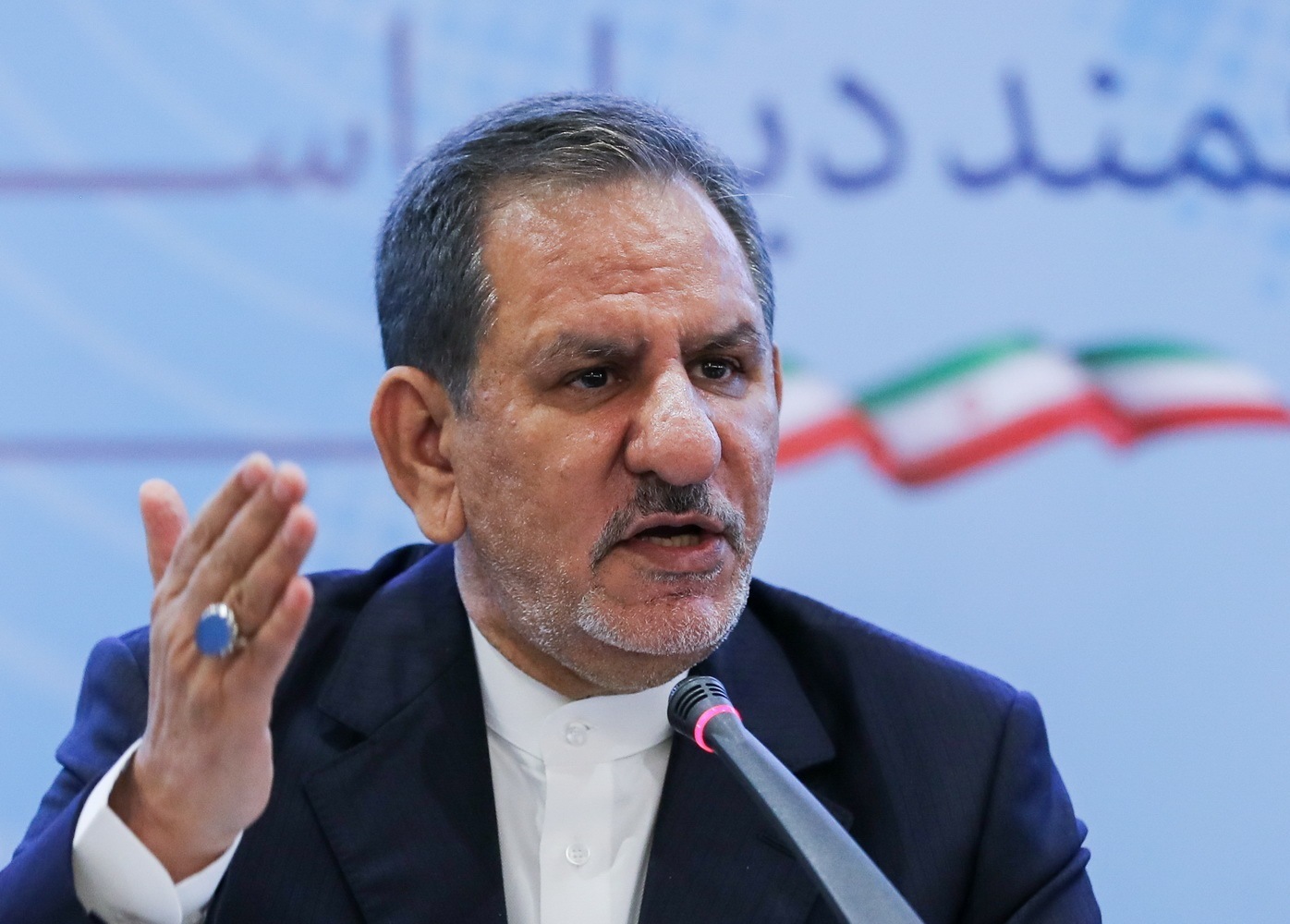 آمریکائی‌ها دروغ می‌گویند که نمی‌خواهند به مردم ایران فشار بیاورند