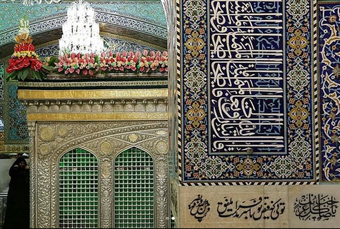 گل آرایی ضریح مطهر امام رئوف در آستانه روز میلاد+عکس گل آرایی ضریح مطهر امام رئوف در آستانه روز میلاد+عکس
