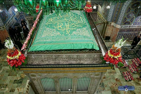 گل آرایی ضریح مطهر امام رئوف در آستانه روز میلاد+عکس گل آرایی ضریح مطهر امام رئوف در آستانه روز میلاد+عکس