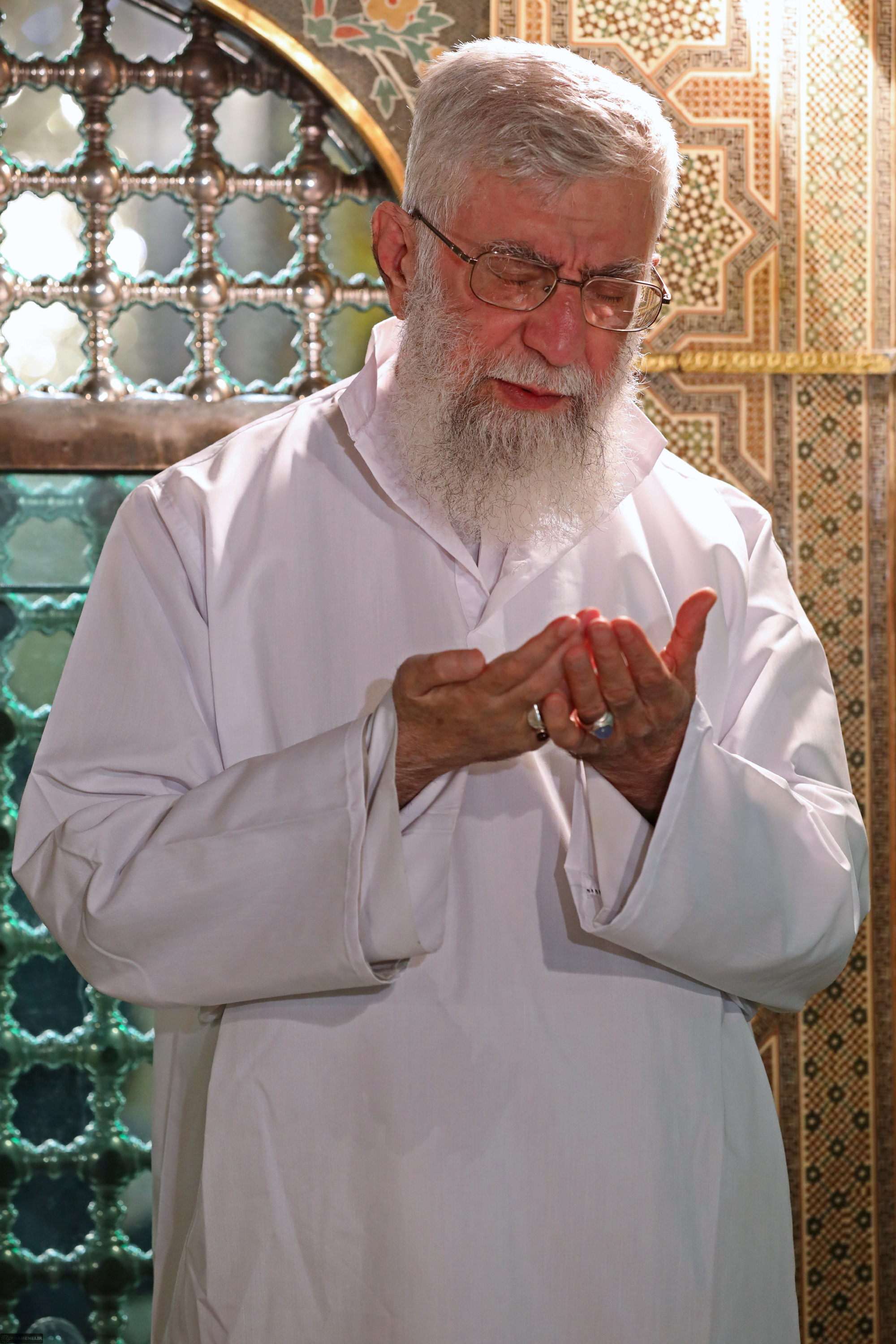 تصاویری از حضور رهبر انقلاب در حرم امام رضا(ع)