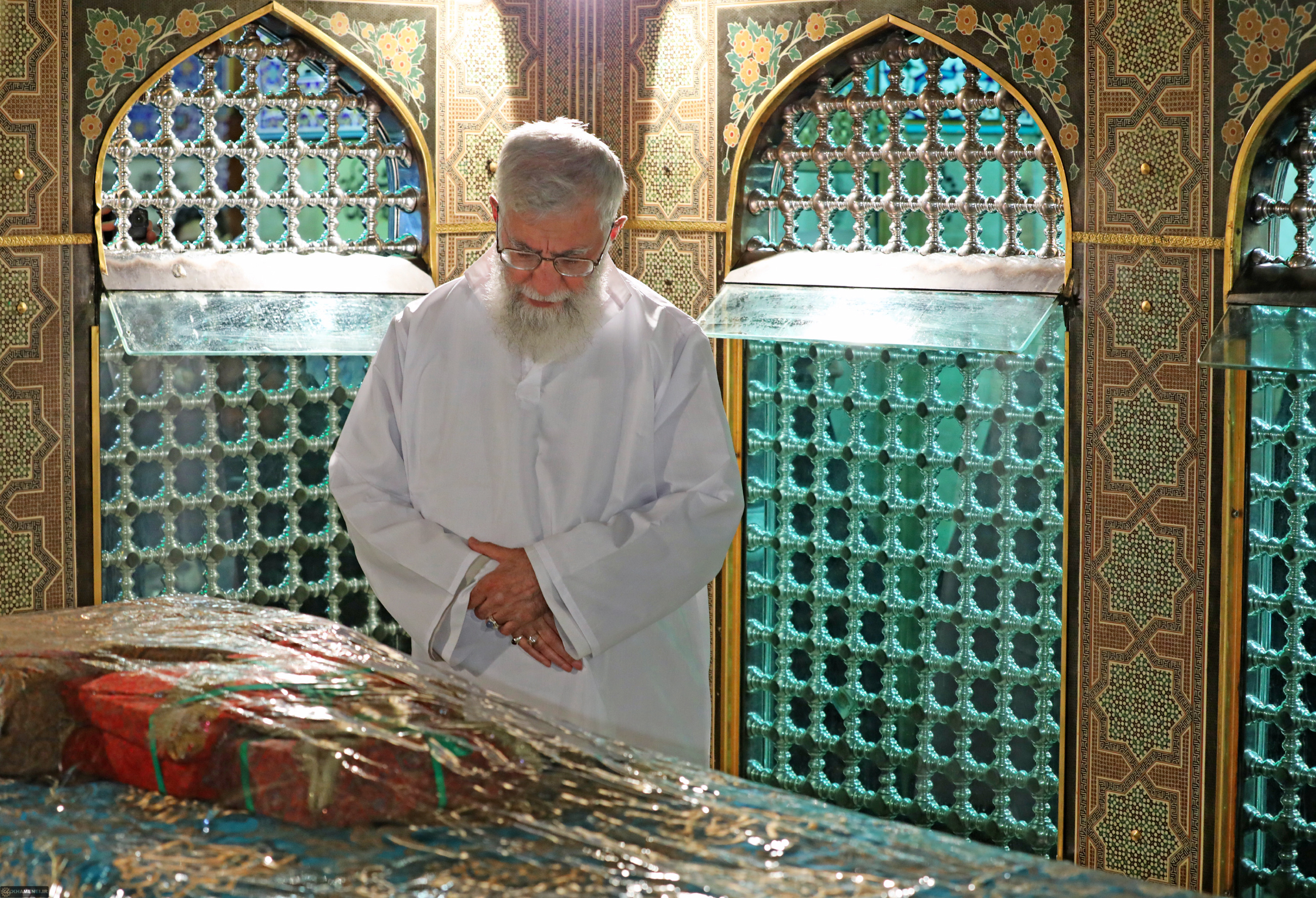 تصاویری از حضور رهبر انقلاب در حرم امام رضا(ع)