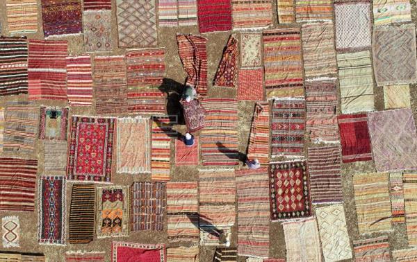 تصاویر هوایی از نمایش هزاران فرش دستباف در آنتالیای ترکیه تصاویر هوایی از نمایش هزاران فرش دستباف در آنتالیای ترکیه