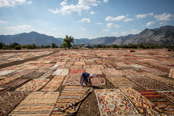 تصاویر هوایی از نمایش هزاران فرش دستباف در آنتالیای ترکیه تصاویر هوایی از نمایش هزاران فرش دستباف در آنتالیای ترکیه