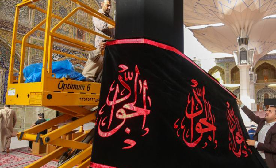 حرم امیرالمومنین (ع) در آستانه شهادت امام جواد (ع) سیاهپوش شد +تصاویر