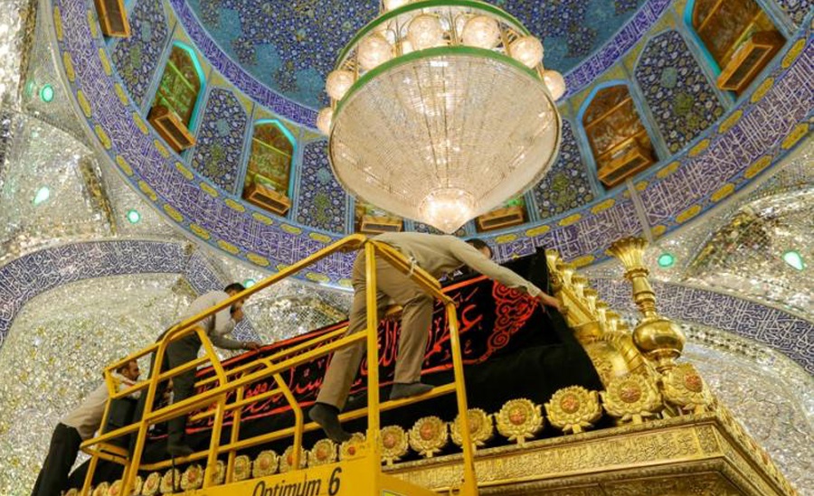 حرم امیرالمومنین (ع) در آستانه شهادت امام جواد (ع) سیاهپوش شد +تصاویر