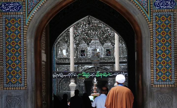 حرم حضرت معصومه(س) در سوگ شهادت امام جواد(ع) سیاه&zwnj;پوش شد